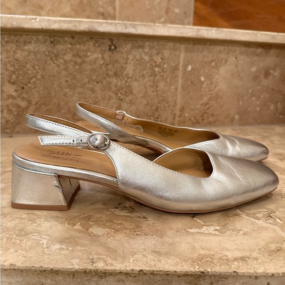 Naturalizer Silver Women's Slingback Shoes - Picture 2 of 7